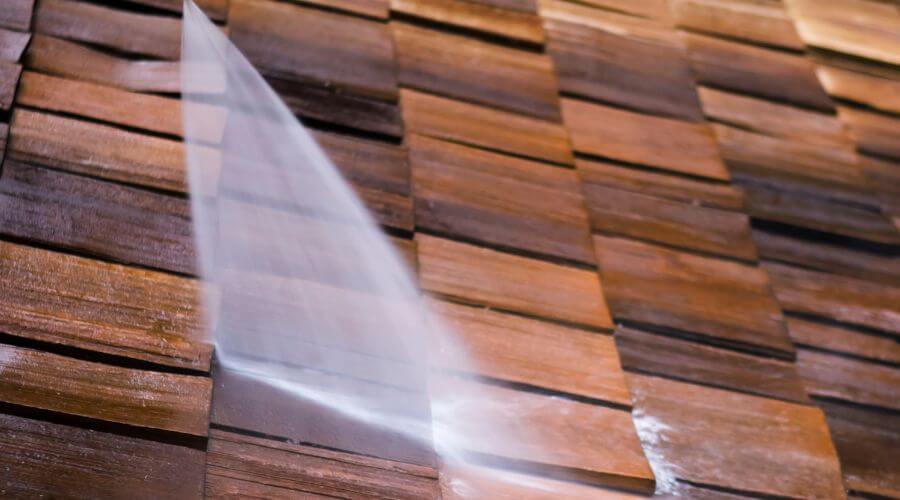 Professional gutter cleaning in Peosta, IA